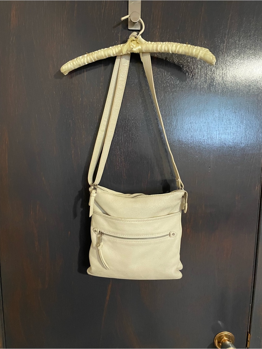 Danier Ladies Cream Pebbled Leather Shoulder Bag/Purse
